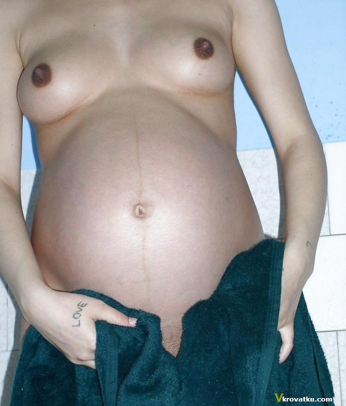 Беременная в душе (12 фото)