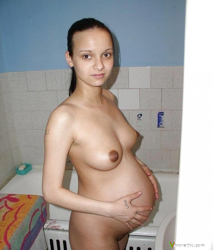 Беременная в душе (12 фото)