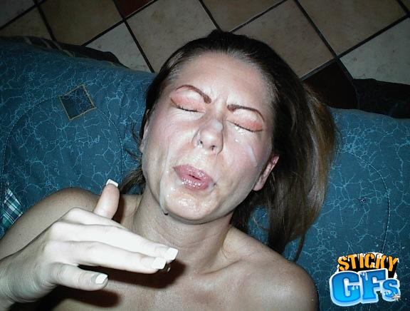 Русские сучки любят получать сперму в рот и на лицо